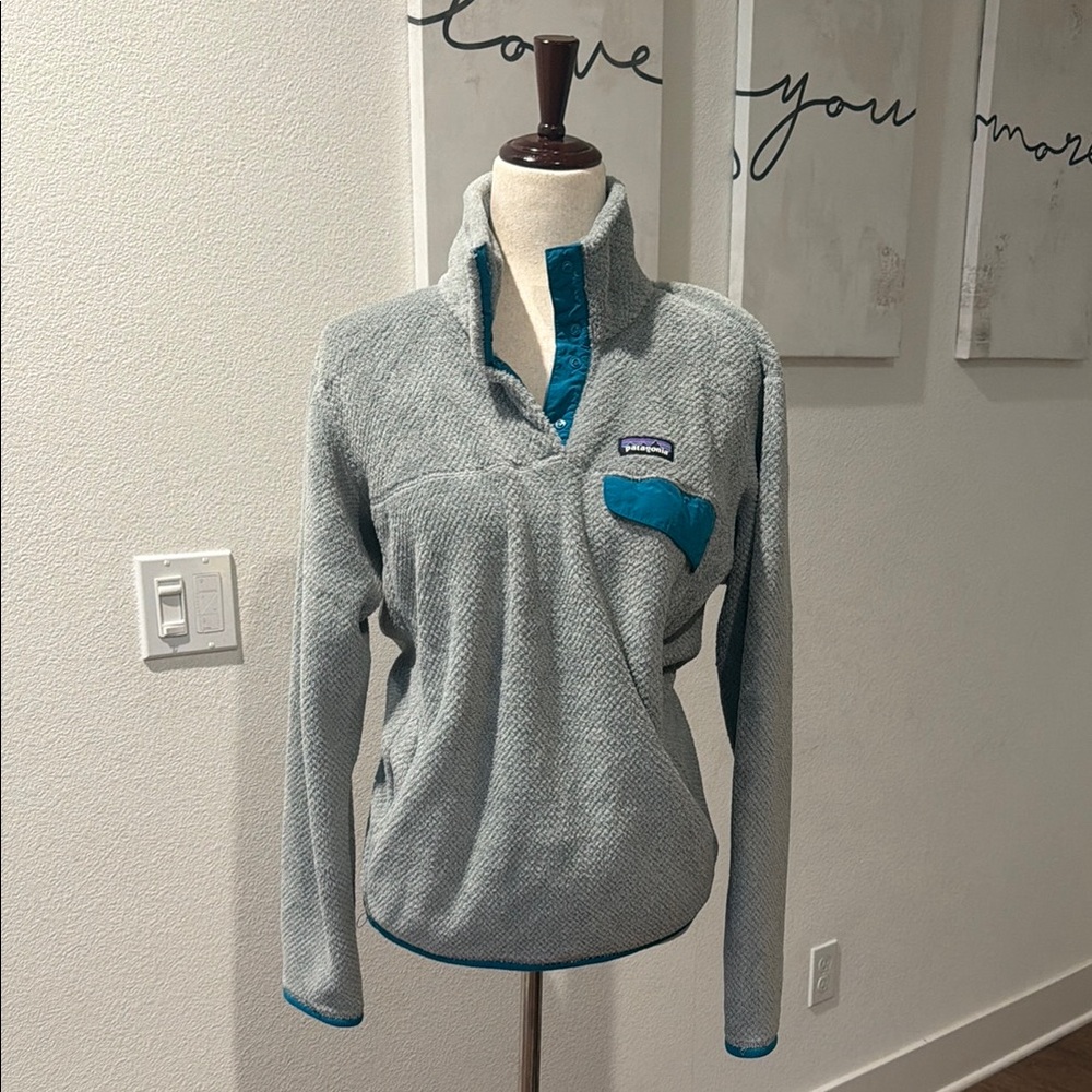 Patagonia Light Gray Fleece Pullover with Teal Accents